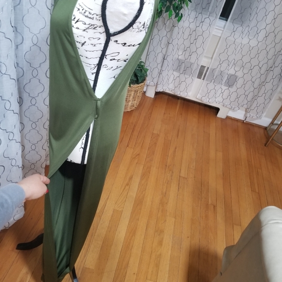 Jumpsuit Open on the Sides Without Sleeves Color Olive Green SIZE M. - Picture 8 of 17